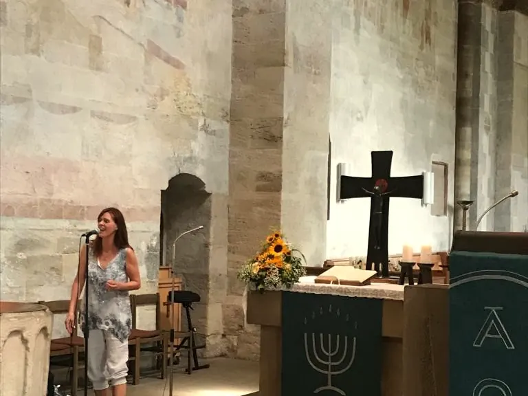 Bea Stübler singt in der Stiftskirche